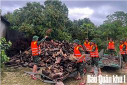 Tích cực giúp nhân dân khắc phục ảnh hưởng cơn bão số 10.